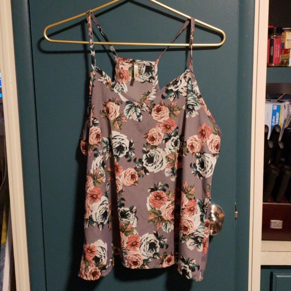 Tops - Grey tank with flower print